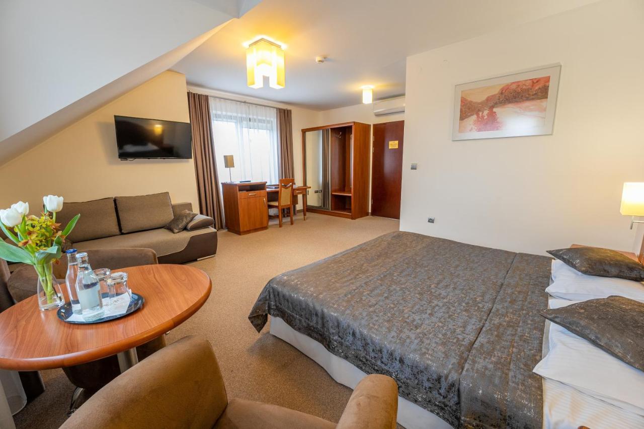 Hotel Szelcow 레스코 외부 사진