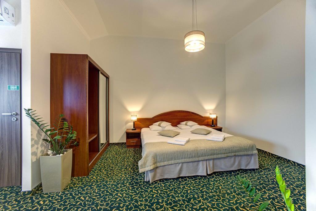 Hotel Szelcow 레스코 외부 사진